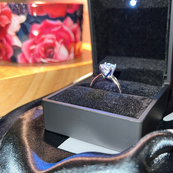 Certified GENUINE 3.0 Carat Moissanite
Solitaire Ring 925 Sterling Silver - Picture 12 of 13